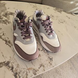 Nike Sneakers in Gray and Purple